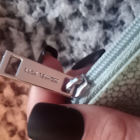 Micheal Kors wallet - Picture 6 of 6